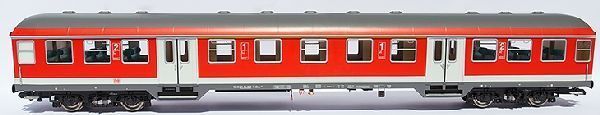 (Silberling) verkehrsrot, kurz LüP: 760mm, Innenbeleuchtung digital schaltbar, R 1020mm